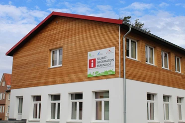 Braunlage-Tourist-Info-Außenansicht.JPG