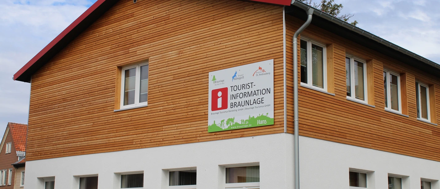 Braunlage-Tourist-Info-Außenansicht.JPG