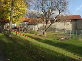 Spielplatz am Bäckerwall_Spielplatzübersicht spielplatz-am-baeckerwall-spielplatzuebersichtplayground-at-baeckerwall-playground-overviewlegeplads-ved-baeckerwall-legeplads-overblikspeeltuin-bij-baeckerwall-speeltuin-overzicht