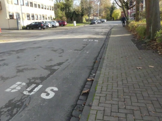 busparkplatz-tiedexer-tor