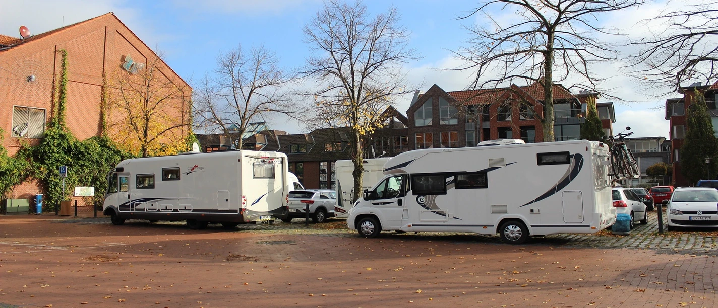 Wohnmobilstellplatz Große Bleiche Das Bild zeigt den Wohnmobilstellplatz an der Großen Bleiche