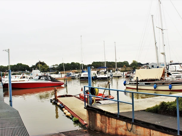 Wohnmobilstellplatz am Seglerverein Das Bild zeigt den Wohnmobilstellplatz am Seglerverein