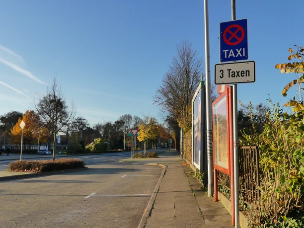 Bahnhof Einbeck Mitte_Bahnhofsvorplatz bahnhof-einbeck-mitte-bahnhofsvorplatz