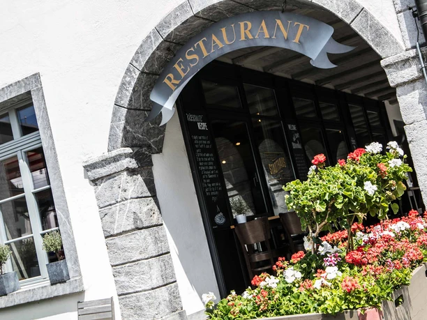 restaurant-stadthaus-unterseen-eingang.jpg