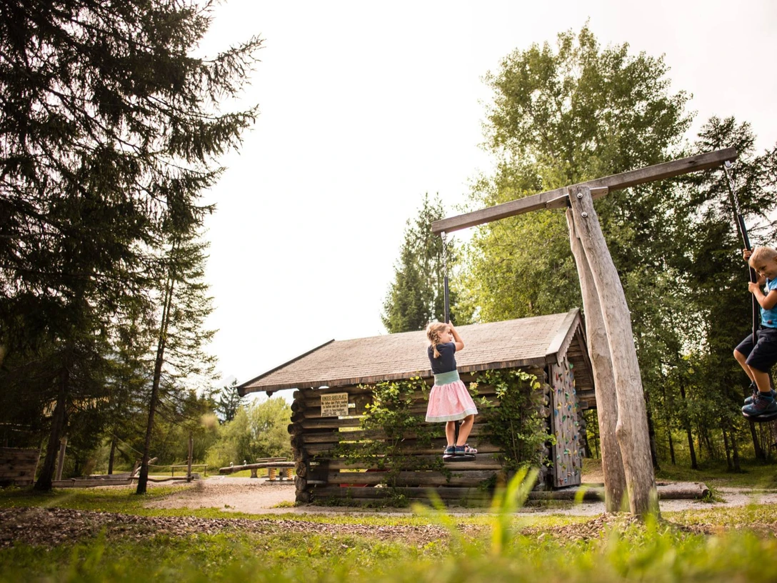 Naturspielplatz Wallgau WALLGAU, DEUTSCHLAND, 23.08.2019: Fotoproduktion Naturspielplatz Wallgau
Foto: Philipp Guelland/Alpenwelt Karwendel