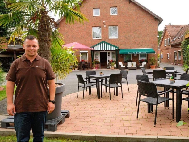 Sonnenterrasse mit Inhaber