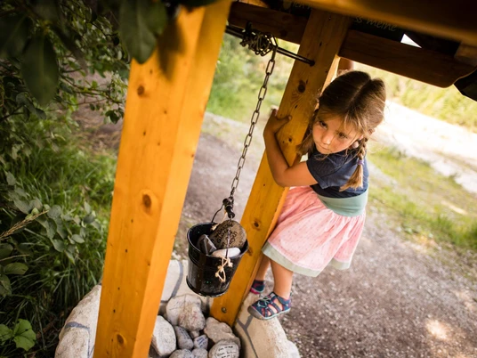 Märchenweg in Wallgau WALLGAU, DEUTSCHLAND, 23.08.2019: Fotoproduktion Maerchenweg Wallgau
Foto: Philipp Guelland/Alpenwelt Karwendel