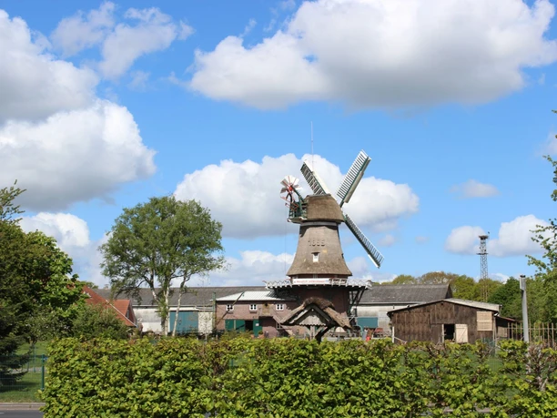 Mühle Eiklenborg in Logabirum Das Bild zeigt die Mühle Eiklenborg in Logabirum