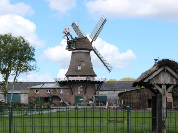Mühle Eiklenborg in Logabirum Das Bild zeigt die Mühle Eiklenborg in Logabirum