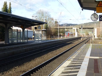 bahnhof_einbeck_salzderhelden_bahnhofsgebaeude_und_ilmebahn