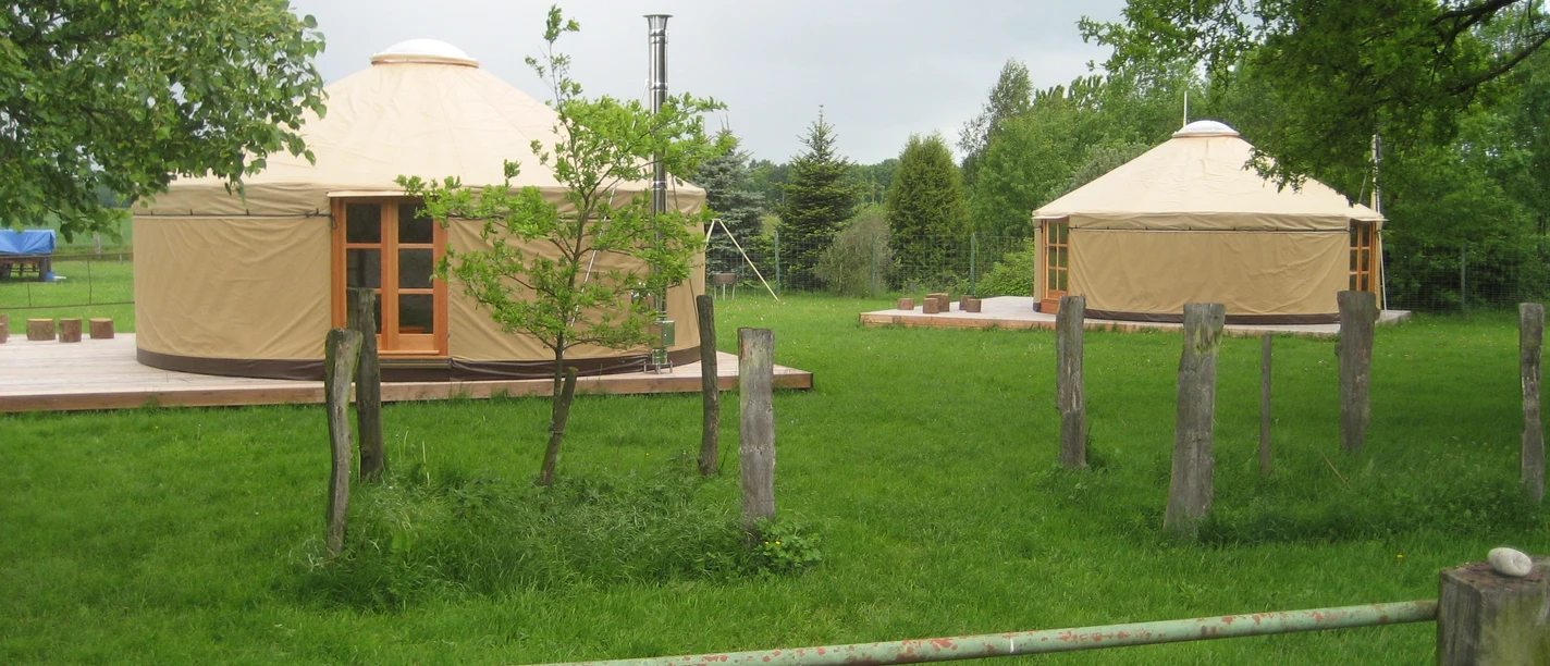 Wohnen in einer mongolischen Jurte Unser kleiner Hof Wonen in een Mongoolse yurt Onze kleine boerderij