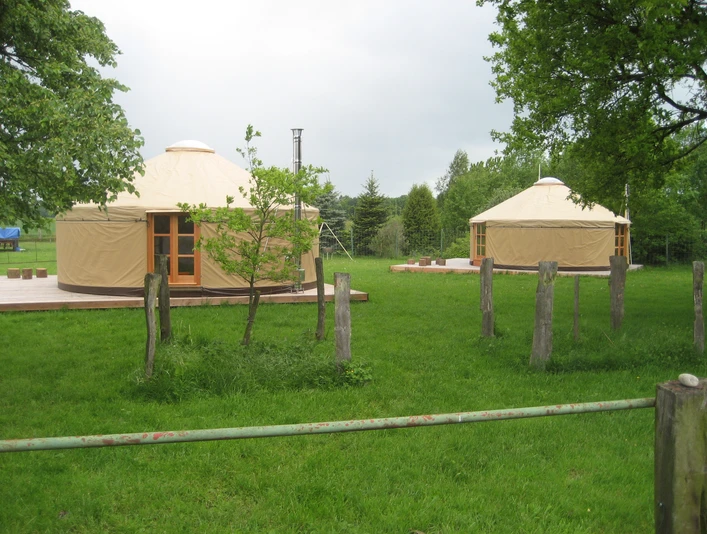 Wohnen in einer mongolischen Jurte Unser kleiner Hof Wohnen in einer mongolischen Jurte Unser kleiner Hof