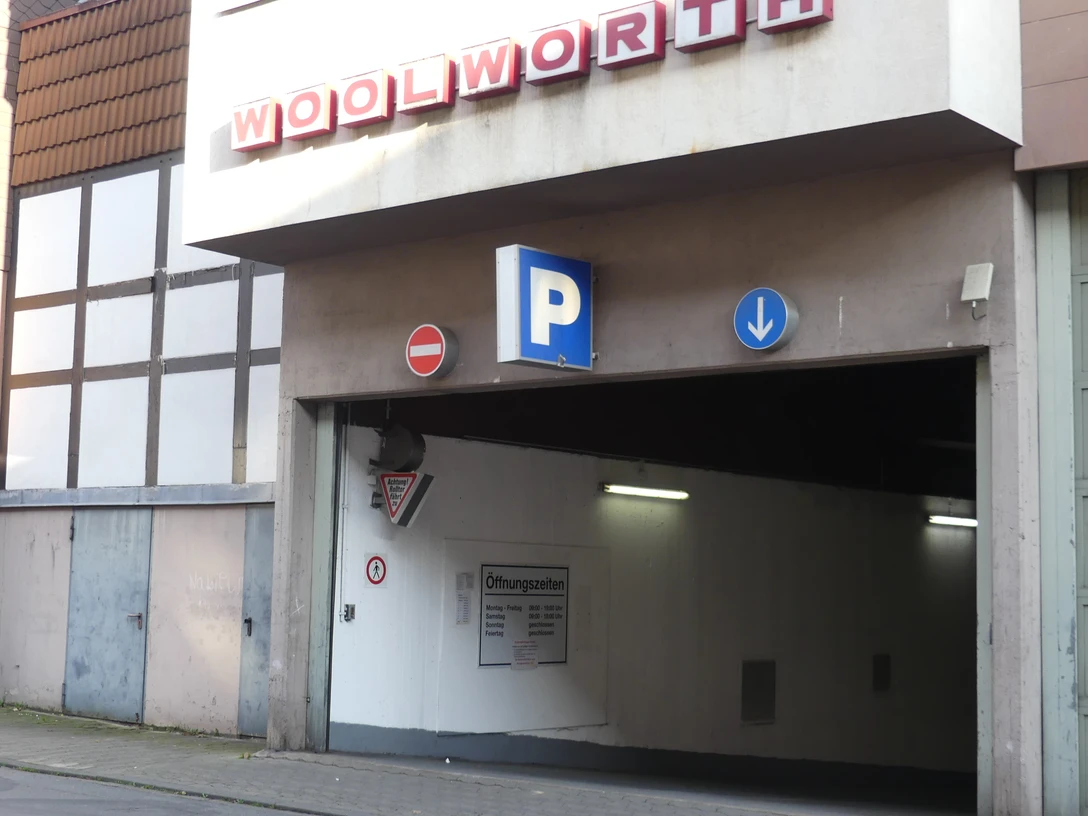 tiefgarage-woolworth-einfahrt