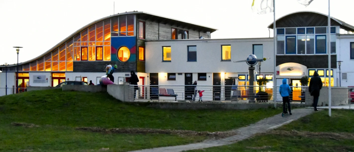 Tourist-Information Dorum-Neufeld mit anliegendem Kinderspielhaus Tourist-Information Dorum-Neufeld mit anliegendem Kinderspielhaus