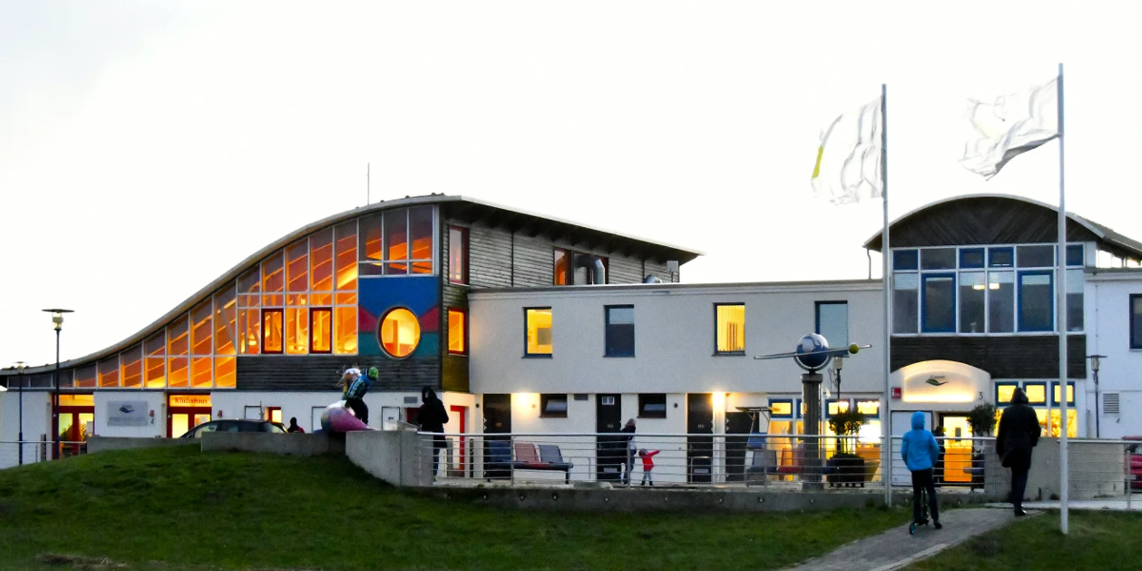 Gästezentrum Dorum-Neufeld mit anliegendem Kinderspielhaus
