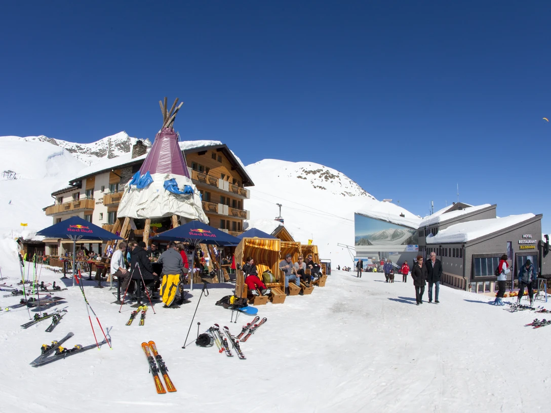 Apres-Ski auf der Fiescheralp in der Aletsch Arena Apres-Ski auf der Fiescheralp in der Aletsch Arena
