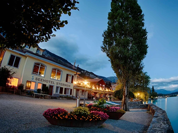 restaurant-sternen-brienz-abendaufnahme-brienzersee.jpg