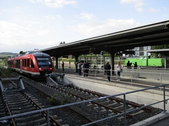 bahnhof-einbeck-salzderhelden-mit-fahrgaesten