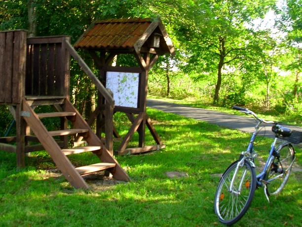 Das Regenrückhaltebecken in Kirchtimke - eine schöne Anlaufstelle für eine Fahrradtour Das Regenrückhaltebecken in Kirchtimke - eine schöne Anlaufstelle für eine Fahrradtour