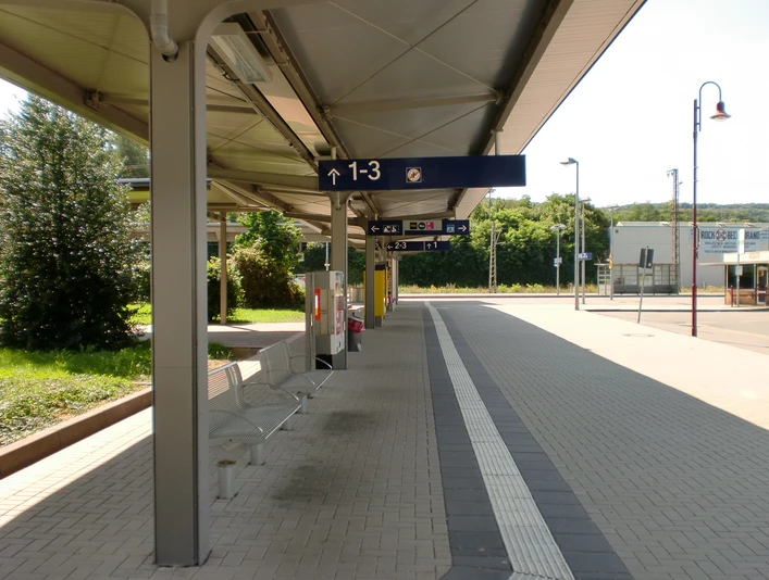 bahnhof-kreiensen-taxi-parkplatz