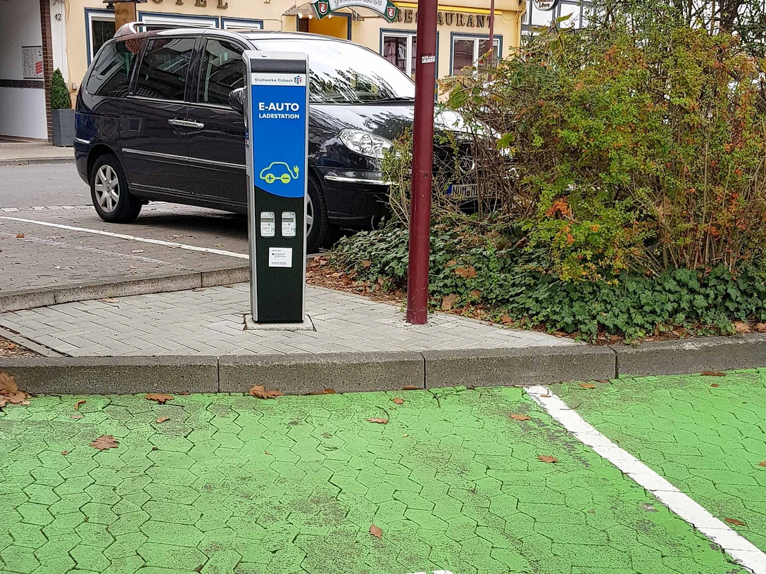 E-Ladesaeule-Moencheplatz e-ladesaeule-moencheplatz