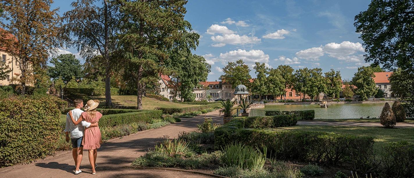 Bad_Lauchstaedt_Schlendern_im_Kurpark
