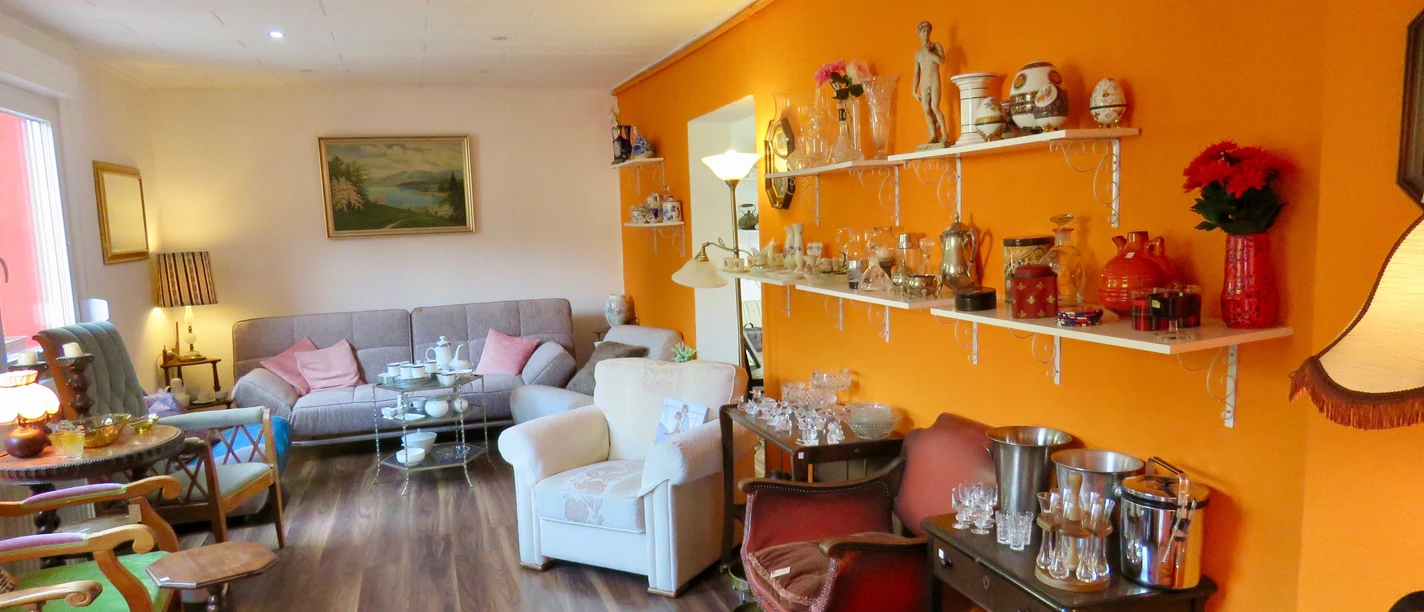 Polsterei-Kraftschik.jpg Innenraum der Polsterei Kraftschik