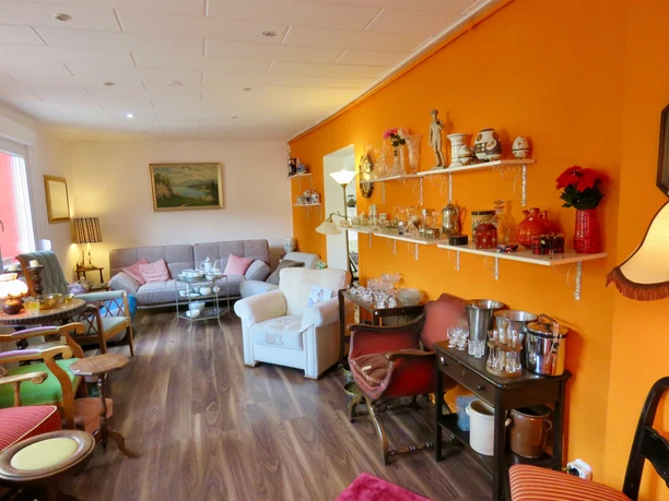 Polsterei-Kraftschik.jpg Innenraum der Polsterei Kraftschik