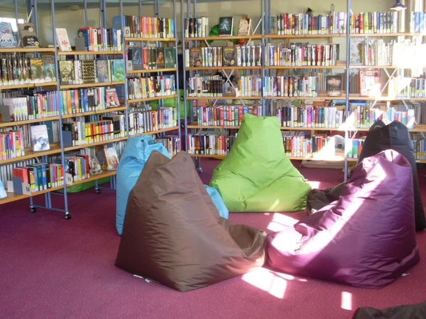 stadtbibliothek-einbeck-interior view