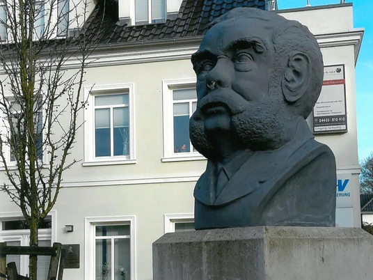 schüßler-büste-seitlich