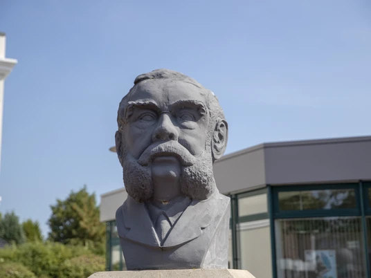 schüßler-büste-frontal