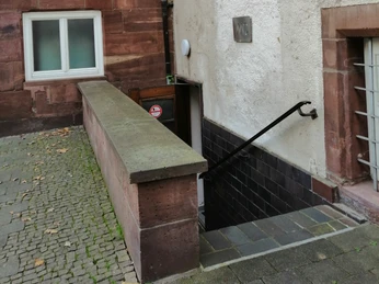 Öffentliches WC / Altes Rathaus_Eingang oeffentliches-wc-altes-rathaus-eingang