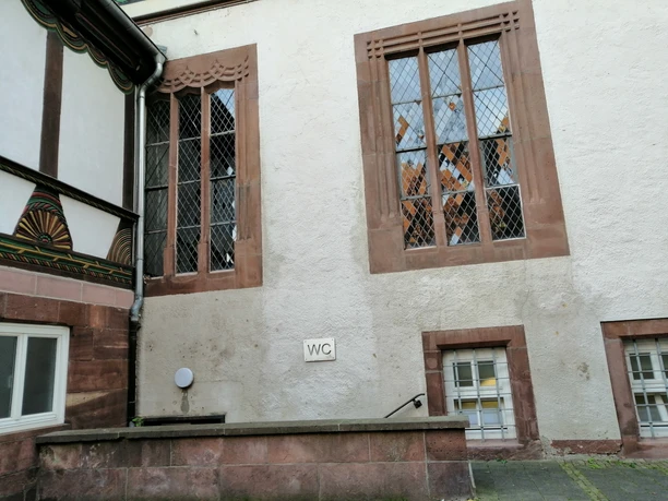 Öffentliches WC / Altes Rathaus_Eingang oeffentliches-wc-altes-rathaus-eingang