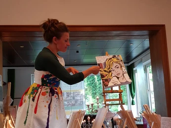 Junge-Linde_pARTricia mit Bild junge-linde-partricia-mit-bild