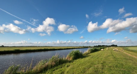 Ems-Jade-Kanal zwischen Aurich und Emden Ems-Jade-Kanal zwischen Aurich und Emden