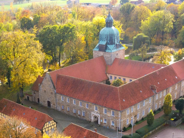 LuftaufnahmeSchloss.jpg LuftaufnahmeSchloss.jpg