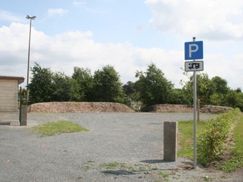 Dörverden Wohnmobilstellplatz Der Wohnmobilstellplatz in Dörverden bietet einen befestigten Parkplatz mit Stromversorgung und umgebender Natur.