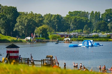 Freizeitanlage mit See