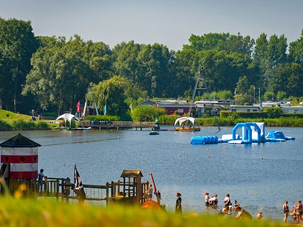 Freizeitanlage mit See