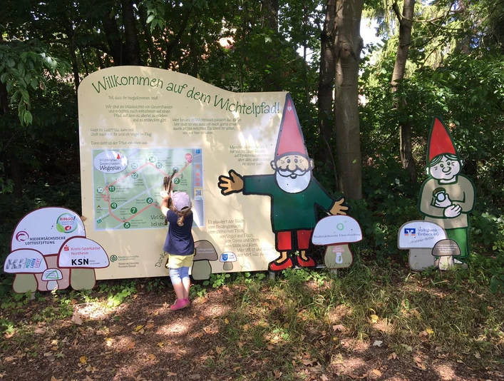 Wichtelpfad Sievershausen_Willkommensschild wichtelpfad-sievershausen-willkommensschild