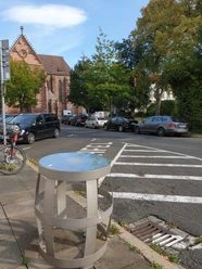 Einbecker BierpfadFass Nr. 3 Münsterkirche Bierfass Nr. 3 mit Blick auf die Münsterkirche in Einbeck