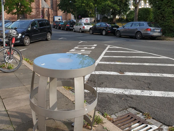 Einbecker BierpfadFass Nr. 3 Münsterkirche Bierfass Nr. 3 mit Blick auf die Münsterkirche in Einbeck