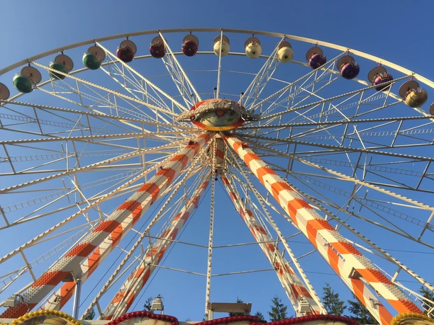 Das Riesenrad auf dem Brokser Heiratsmarkt The Ferris wheel at the Brokser Heiratsmarkt