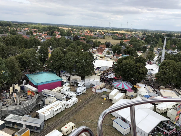 Brokser Heiratsmarkt A bird's eye view of a lively fairground scene at the Brokser Heiratsmarkt.