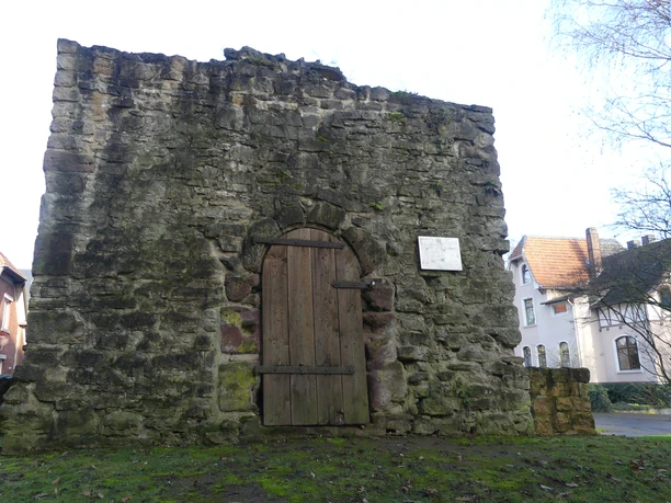 Knochenturm Holztür knochenturm-holztuer