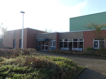 Sportanlage_Sporthallen Eingang sportanlage-sporthallen-eingang