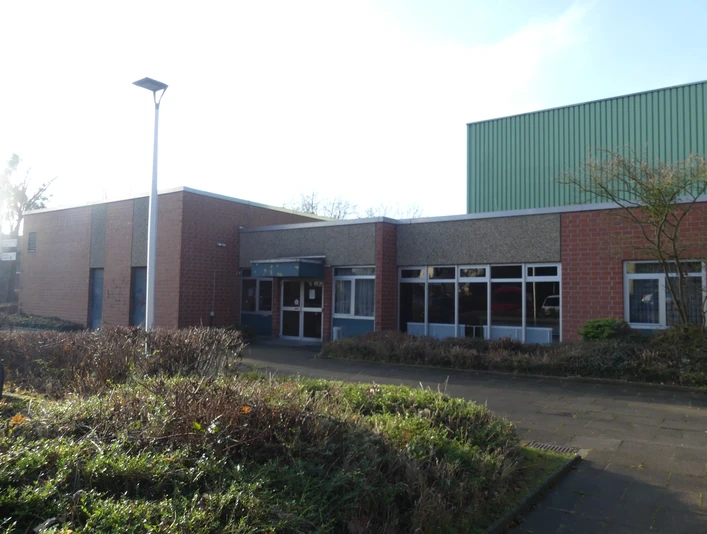 Sportanlage_Sporthallen Eingang sportanlage-sporthallen-eingang