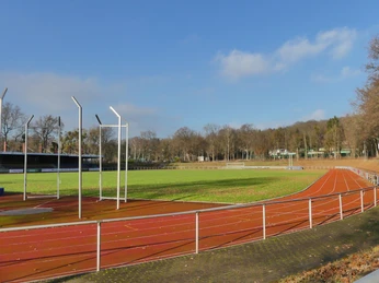 Sportanlage_Laufbahn_mit_Wurfanlage sportanlage-laufbahn-mit-wurfanlage