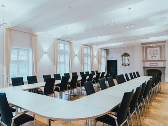 Stucksaal im Spanckenhof Der Stucksaal im Spanckenhof verfügt über elegante Sitzmöglichkeiten und detailreiche Deckenstuckarbeiten.