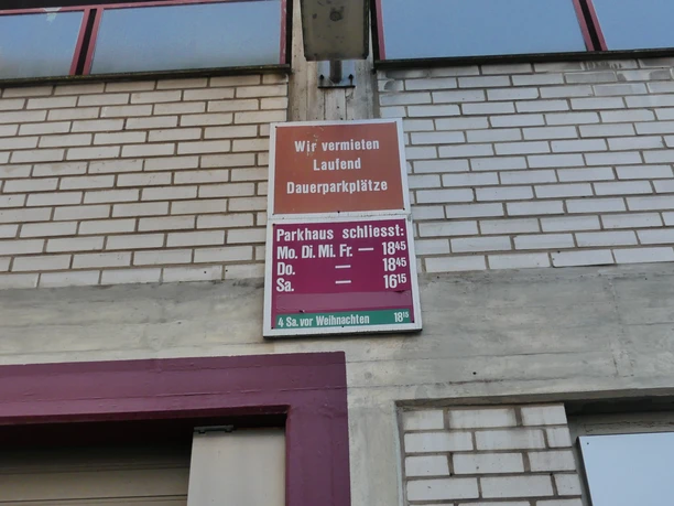 Parkhaus Schuenemann_Infoschild parkhaus-schuenemann-infoschild